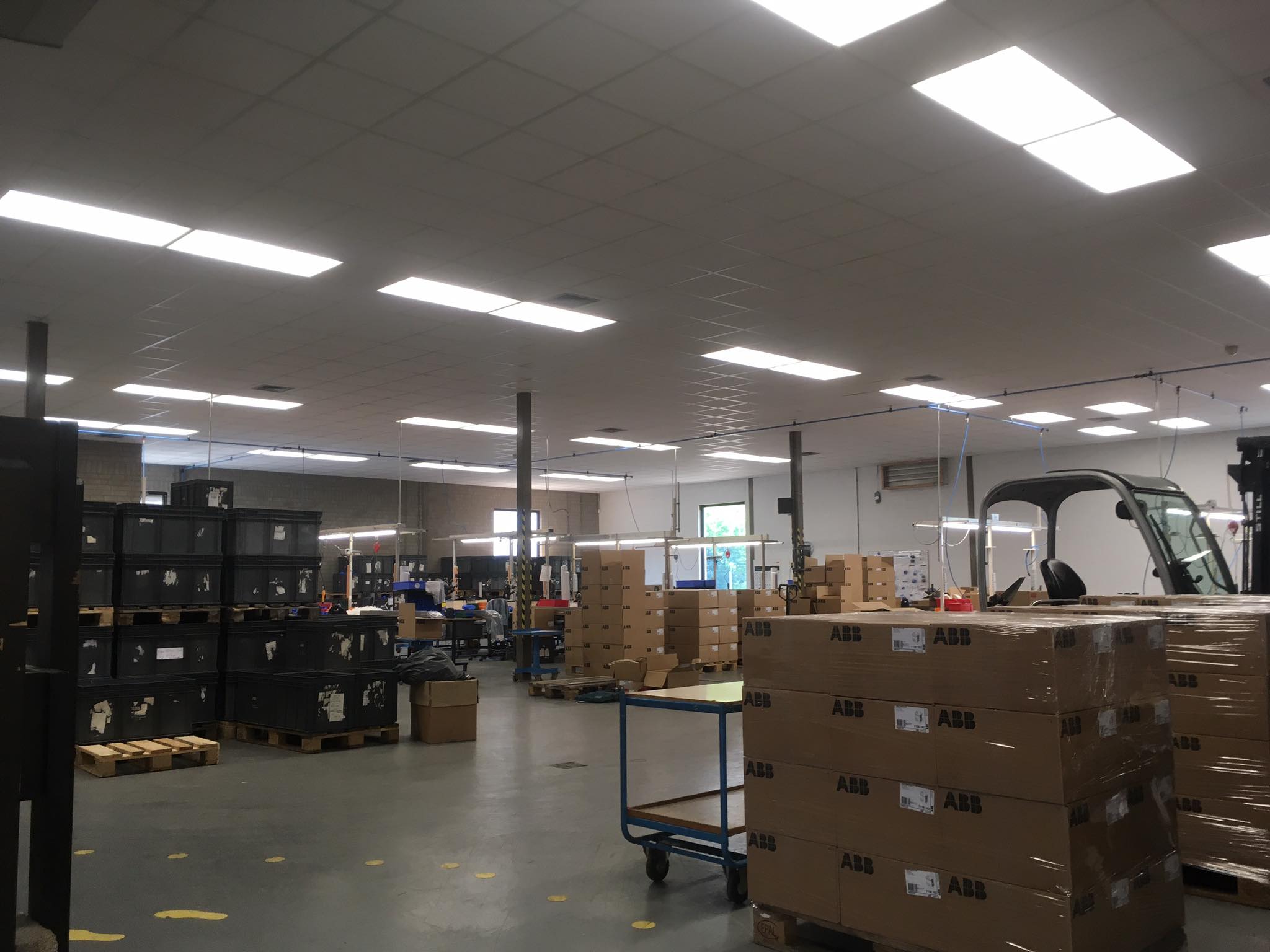 Ledtubes installeren in bedrijfshal Nijmegen